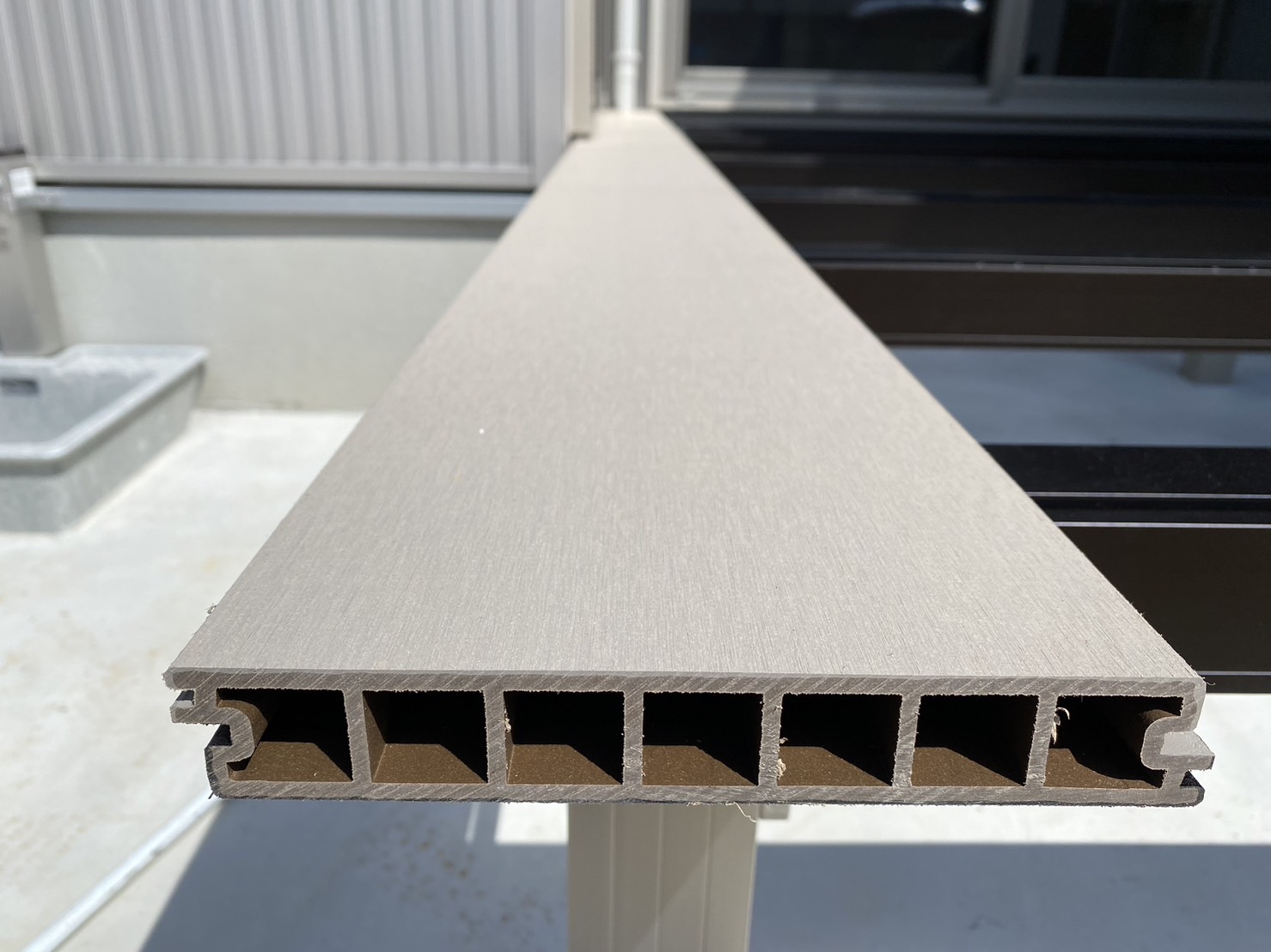 【高松市Ｍ様邸】土間コンクリート完了✨ウッドデッキ設置 (株)カインズガーデン｜香川県の庭リフォーム工事，外構・エクステリア工事，修繕工事