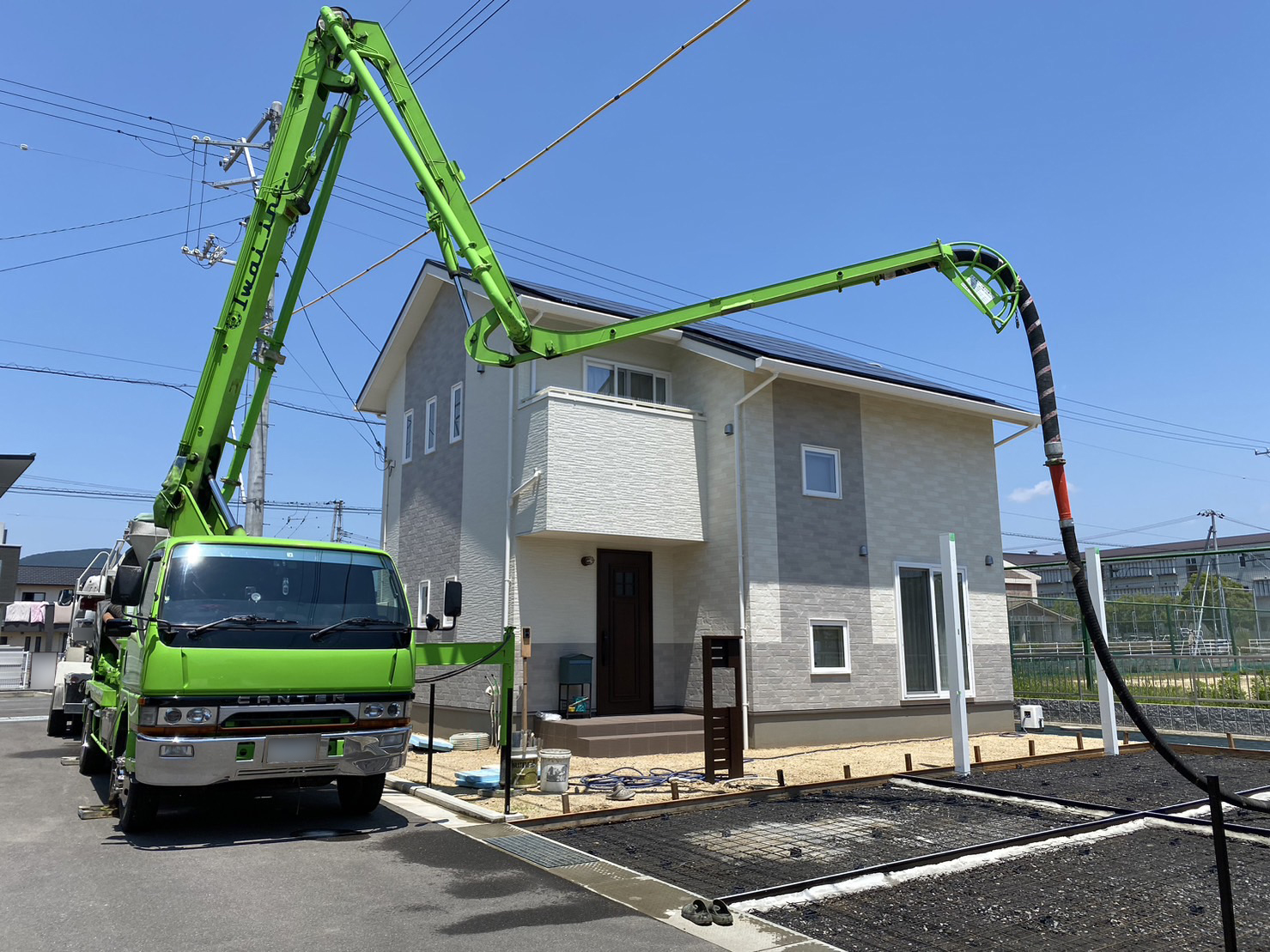 【高瀬町Ｈ様邸】駐車場の土間コンクリート打設 (株)カインズガーデン｜香川の庭リフォーム工事，外構・エクステリア工事