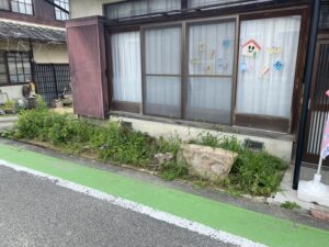 【綾川町Ｏ先生の塾】塾生の安全第一！庭木庭石撤去＆スロープ工事スタート👷 (株)カインズガーデン｜香川の庭リフォーム工事，修繕工事