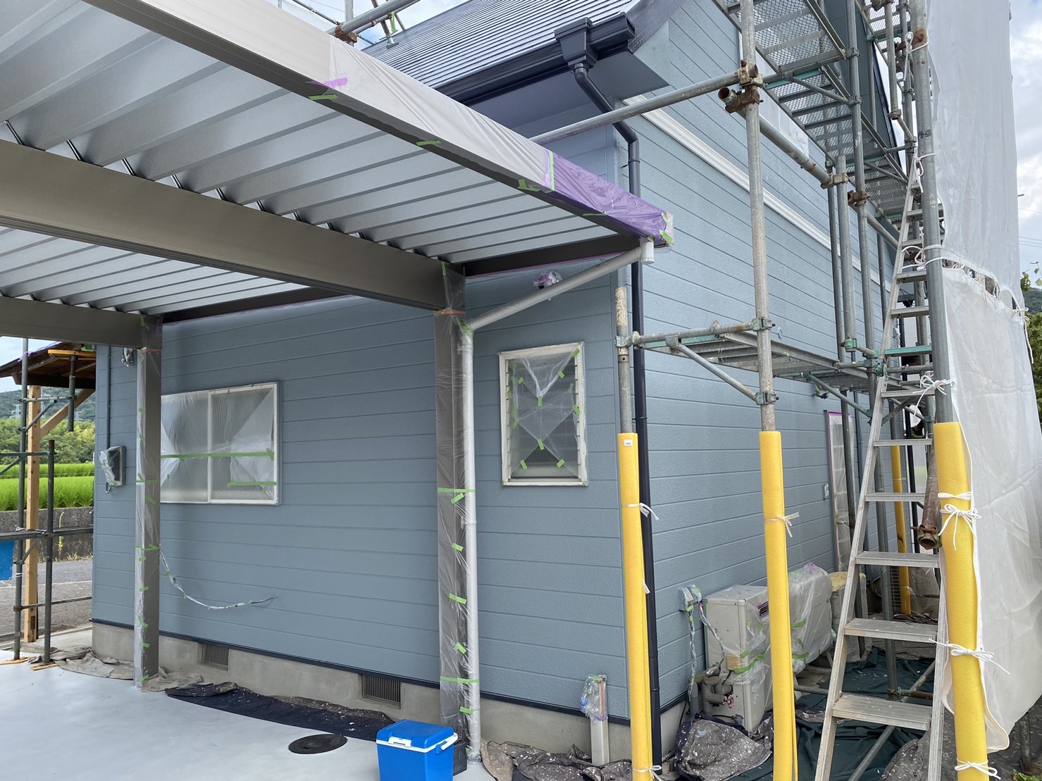 【香川県・綾川町Ｔ様邸】塗装工事／外壁塗装は完了間近✨ (株)カインズガーデン｜香川の庭リフォーム工事，修繕塗装工事