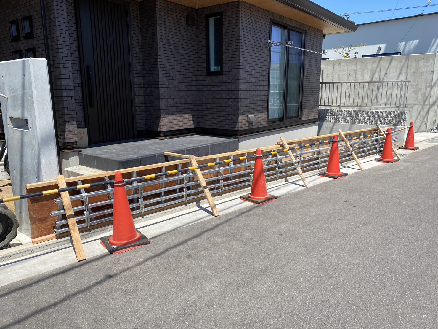 【香川県高松市Ｈ様邸】コンクリート基礎準備／雑草対策防草シートと砂利敷き (株)カインズガーデン｜香川の外構・エクステリア工事