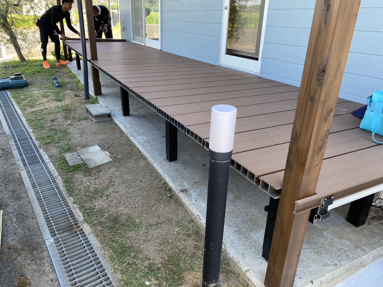 【香川県・綾川町Ｔ様邸】庭リフォーム工事／ウッドデッキ設置中 (株)カインズガーデン｜香川の庭リフォーム工事，修繕工事