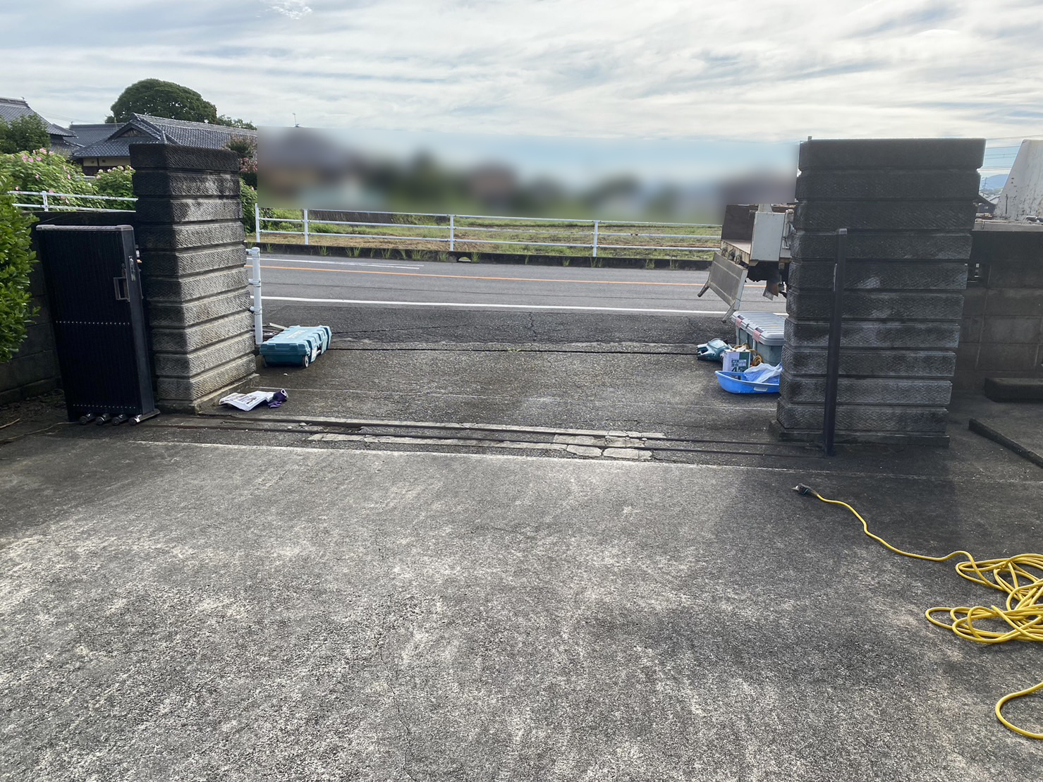 【香川県・綾川町Ｙ様邸】庭リフォーム工事／伸縮門扉の交換、スタート👷 (株)カインズガーデン｜香川の庭リフォーム，改修工事