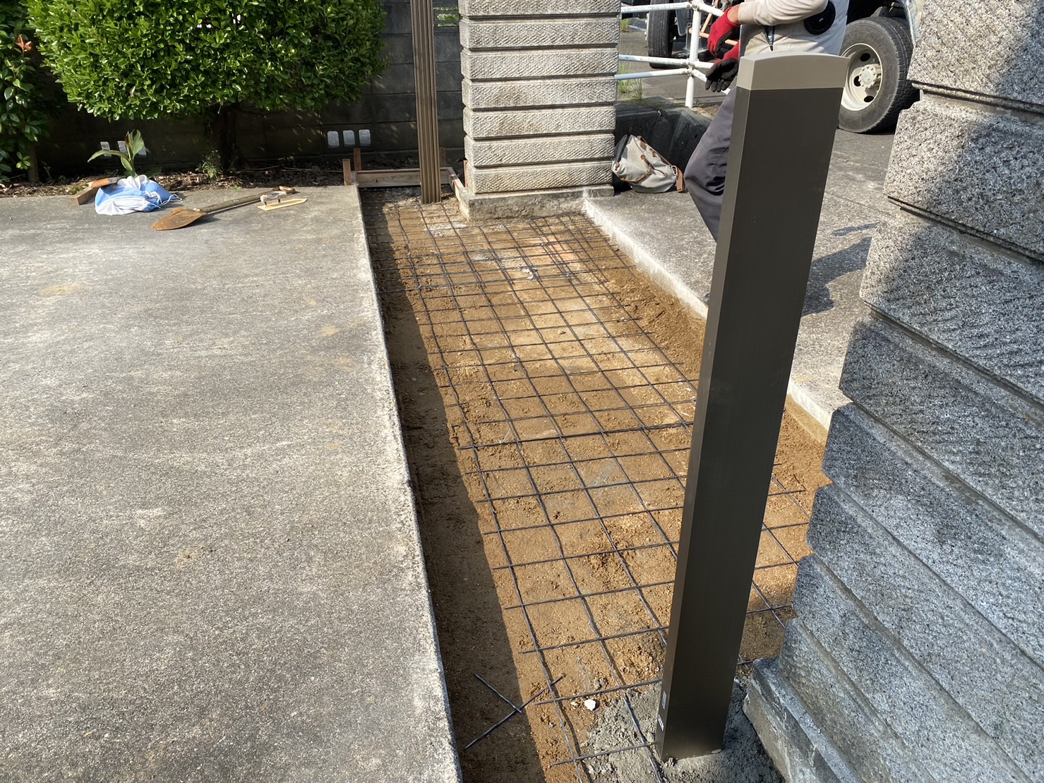 【香川県・綾川町Ｙ様邸】庭リフォーム工事／伸縮門扉交換・古くなったコンクリート打ち替え (株)カインズガーデン｜庭工事