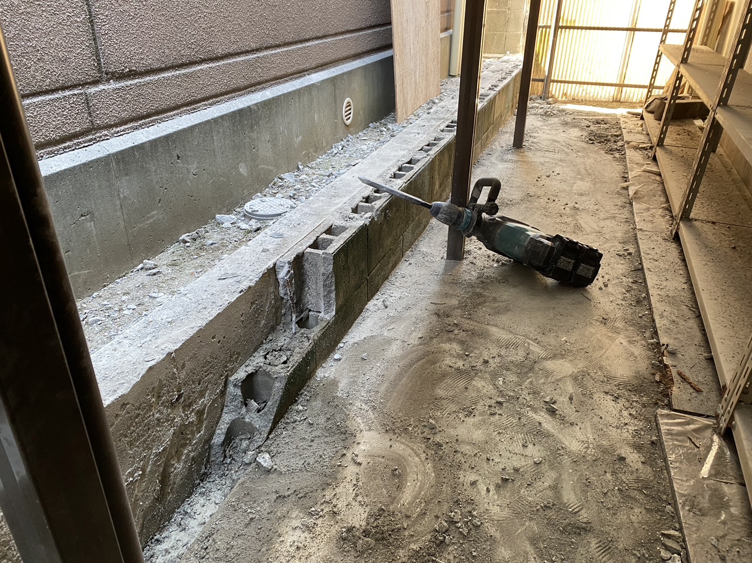 【香川県・屋島西町Ｓ様邸】ブロック塀撤去／基礎に巻き付いたブロックも撤去！ (株)カインズガーデン｜庭リフォーム工事