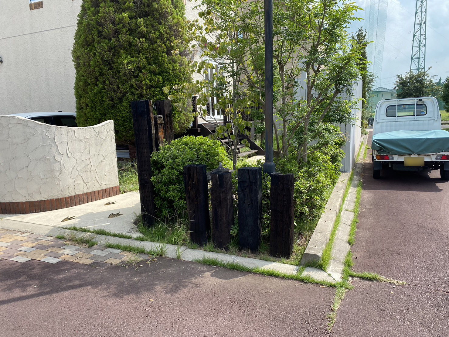 【香川県高松市Ｉ様】庭リフォーム工事本日着工👷庭木や植栽撤去・雑草対策砂利敷き・テラス・修繕等 (株)カインズガーデン