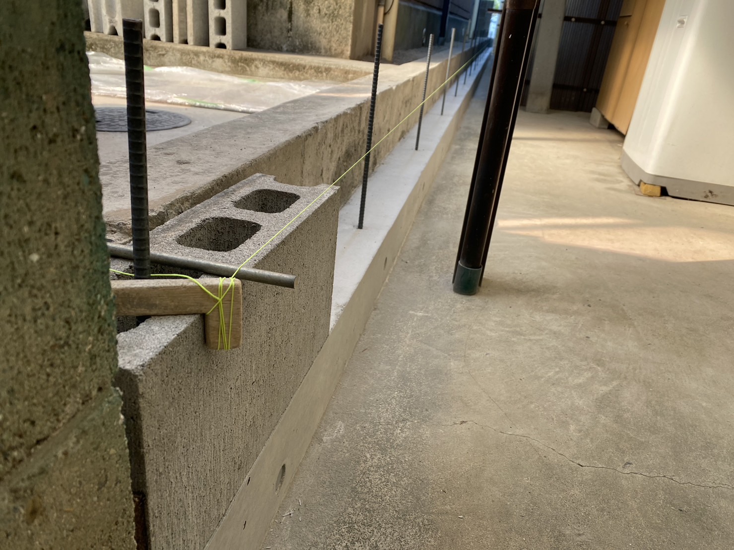 【香川県・屋島西町Ｓ様邸】ブロック工事開始 (株)カインズガーデン｜香川県の雑草対策，庭リフォーム工事，庭仕舞い，修繕工事