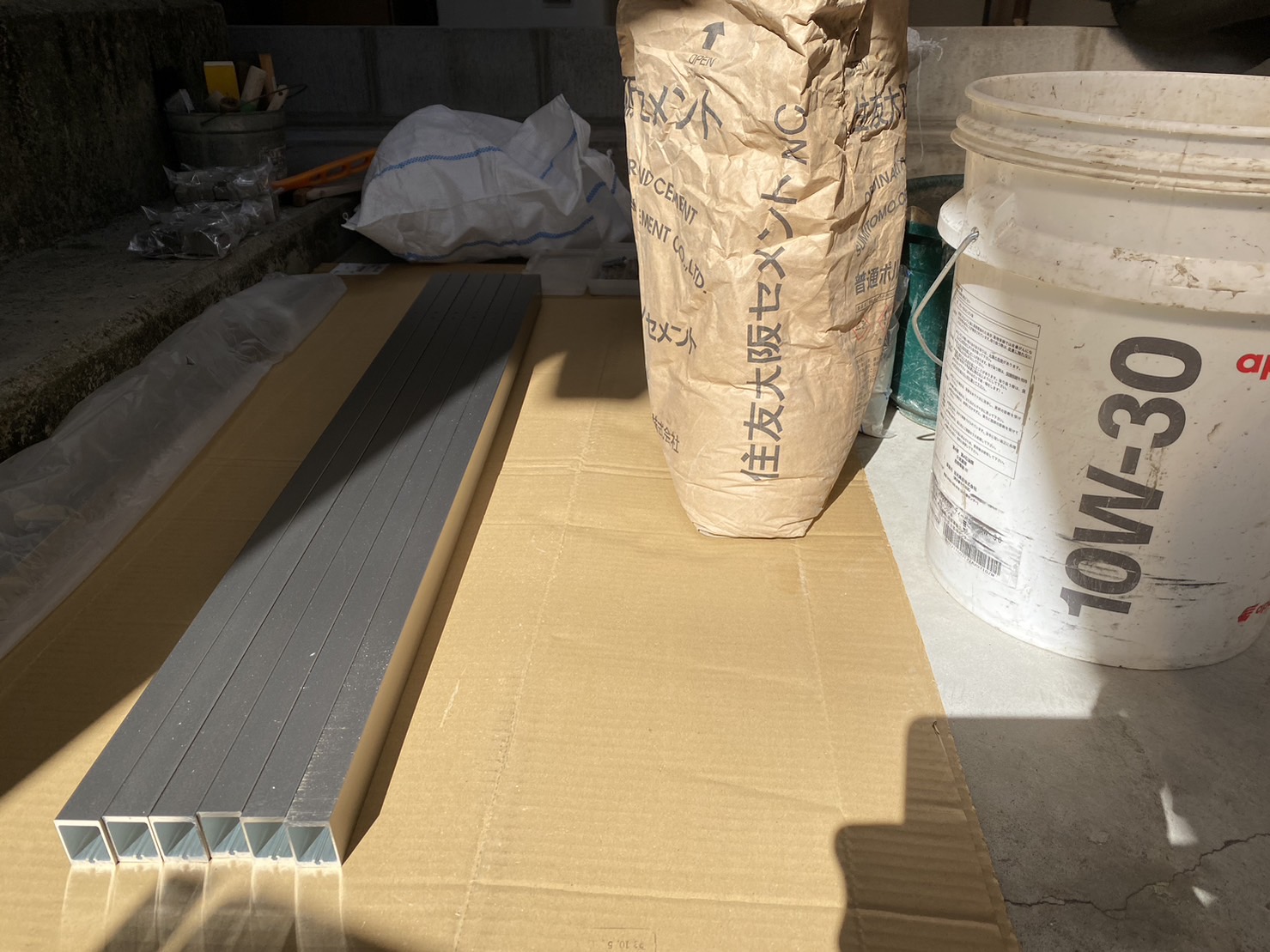 【香川県屋島西町Ｓ様邸】ブロック完了／フェンス柱たて (株)カインズガーデン｜香川県の庭リフォーム工事，庭仕舞い，修繕