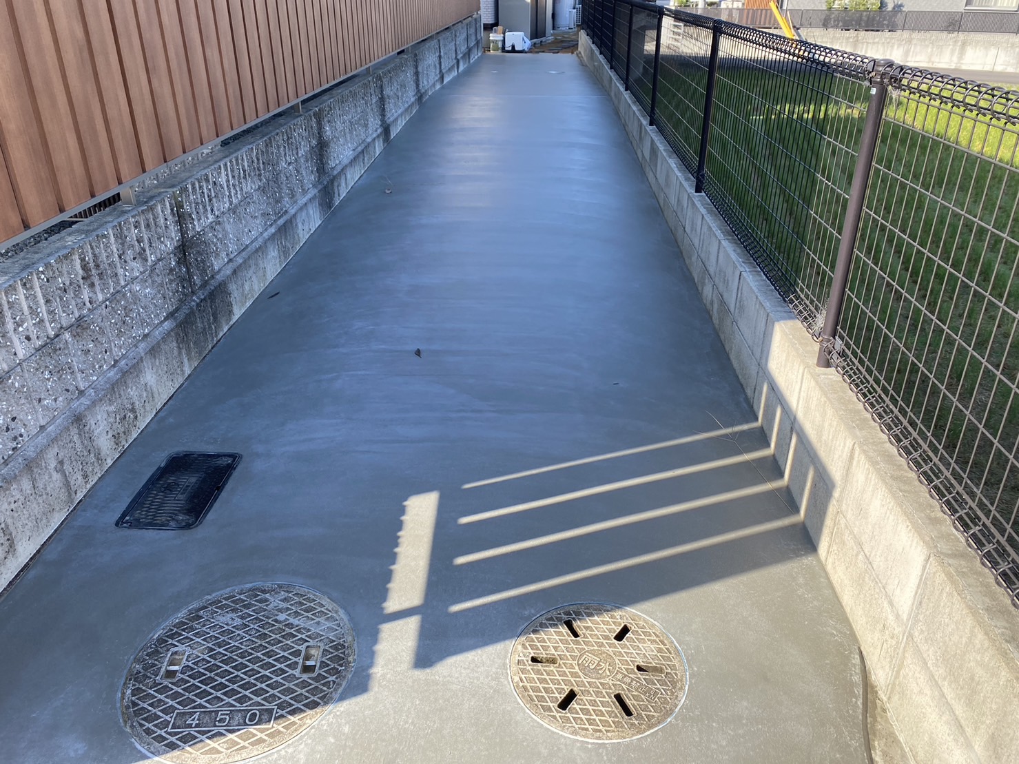 【香川県・国分寺町Ｏ様邸】敷地内の道／土間コンクリート打設 (株)カインズガーデン｜香川県の庭リフォーム工事，庭仕舞い