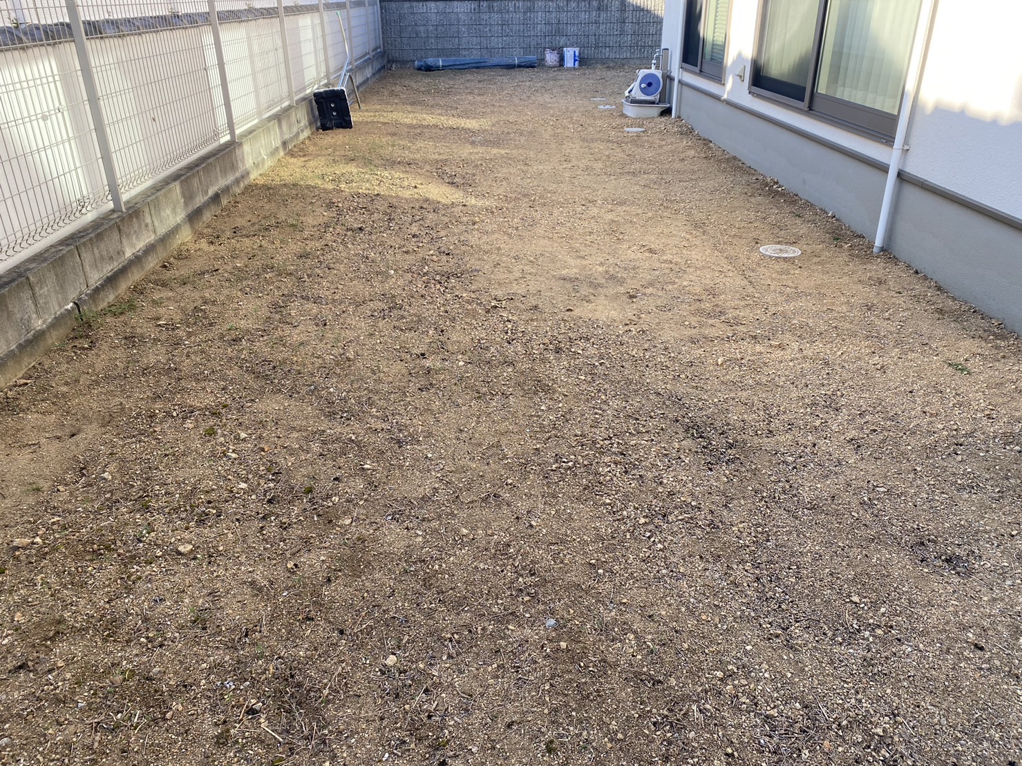 【香川県丸亀市Ｙ様邸】雑草対策！着工👷 (株)カインズガーデン｜香川県の雑草対策，庭リフォーム工事，庭仕舞い，修繕工事