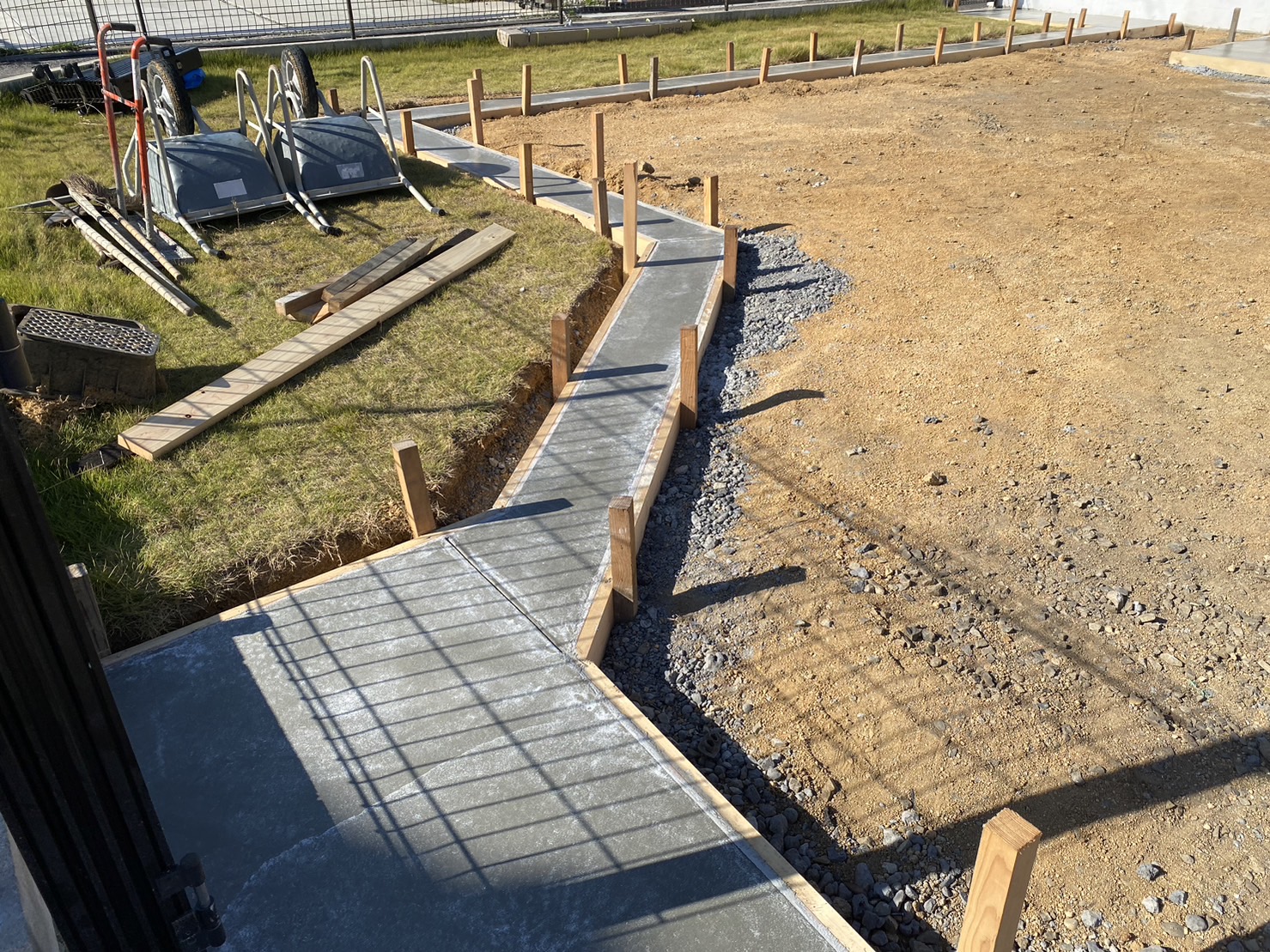 【香川県高松市Ｓ様邸】土間コンクリート養生中 (株)カインズガーデン｜香川県の雑草対策，庭リフォーム工事，庭仕舞い