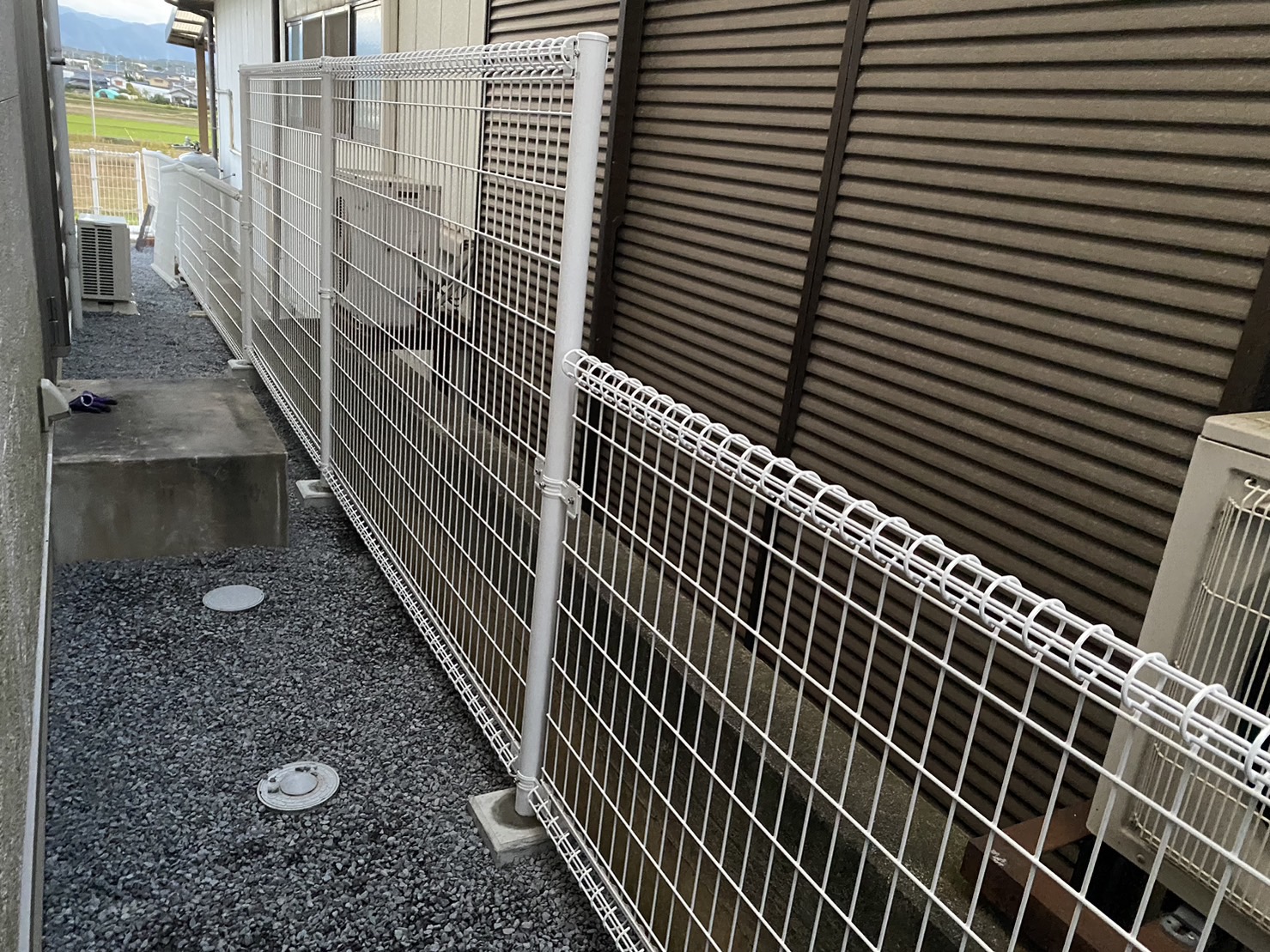 【香川県・香南町Ｏ様邸】ワンちゃん囲いのフェンス・門扉完成✨ (株)カインズガーデン｜香川県の雑草対策，庭リフォーム工事，庭仕舞い