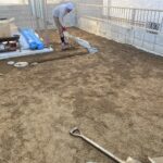 【香川県・綾川町K様邸】雑草対策と人工芝施工/物置工事、本日着工👷 (株)カインズガーデン|雑草対策,庭リフォーム工事