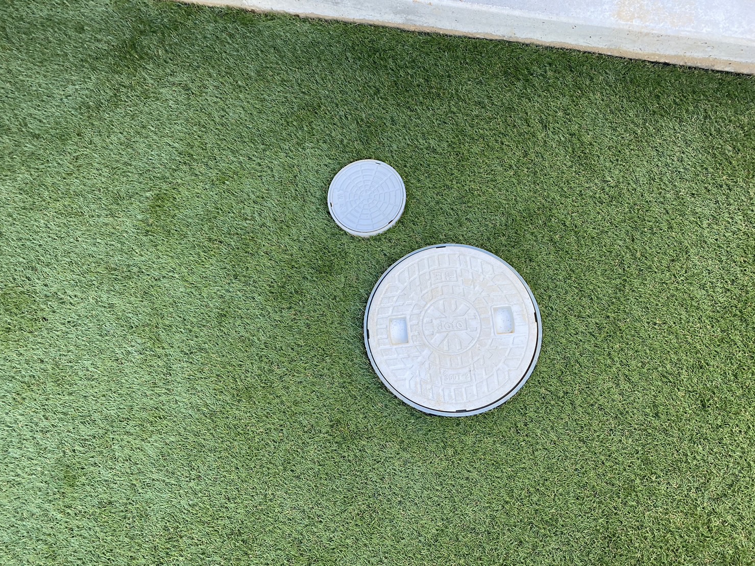 【香川県・綾川町Ｋ様邸】雑草対策と人工芝施工完了／物置工事 (株)カインズガーデン｜香川県の雑草対策，庭リフォーム工事