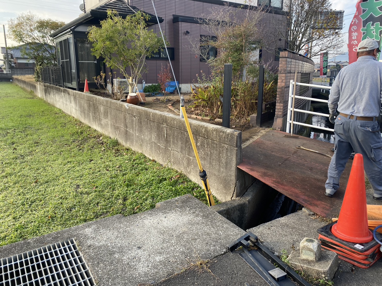 【香川県三豊市Ａ様邸❷】フェンス・門扉の修繕工事、昨日着工👷 (株)カインズガーデン｜香川の庭リフォーム工事，修繕工事