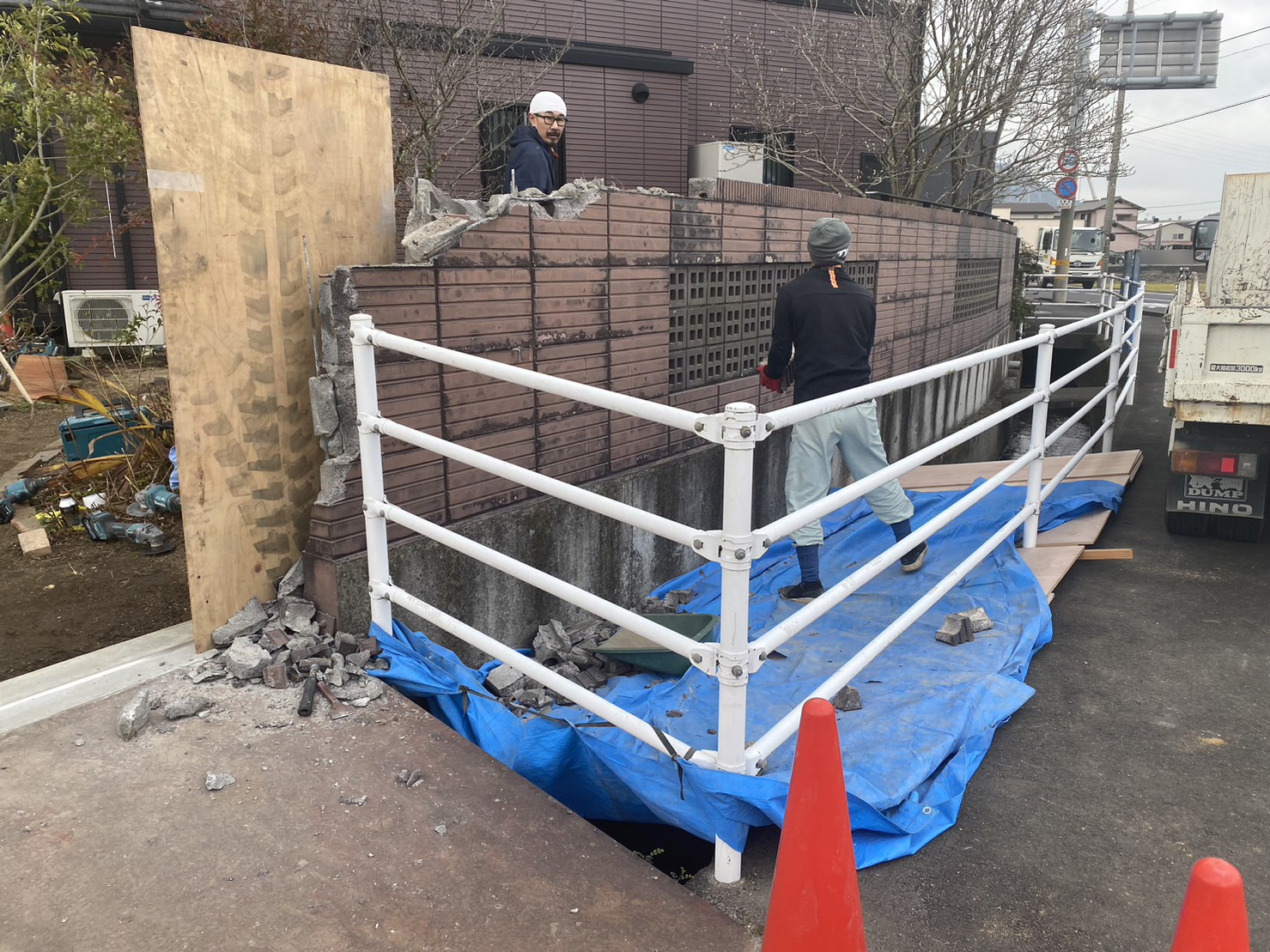 【香川県・三豊市Ａ様邸】ブロック塀リフォーム工事、着工👷 (株)カインズガーデン｜香川の庭リフォーム工事，庭仕舞い，修繕工事