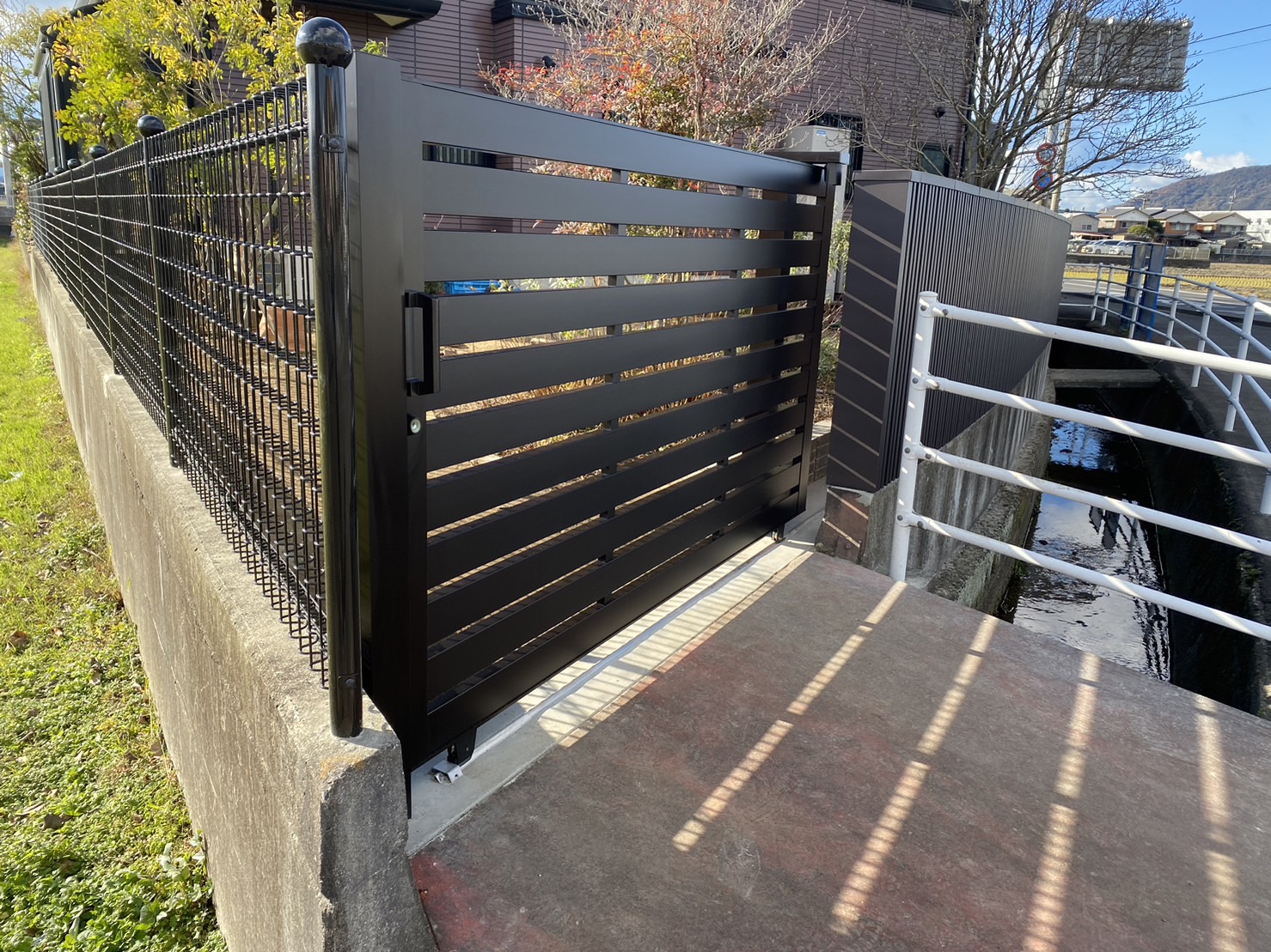 【香川県三豊市Ａ様邸❷】フェンス・門扉修繕工事㊗完工㊗ (株)カインズガーデン｜香川の庭リフォーム工事，庭仕舞い，修繕工事