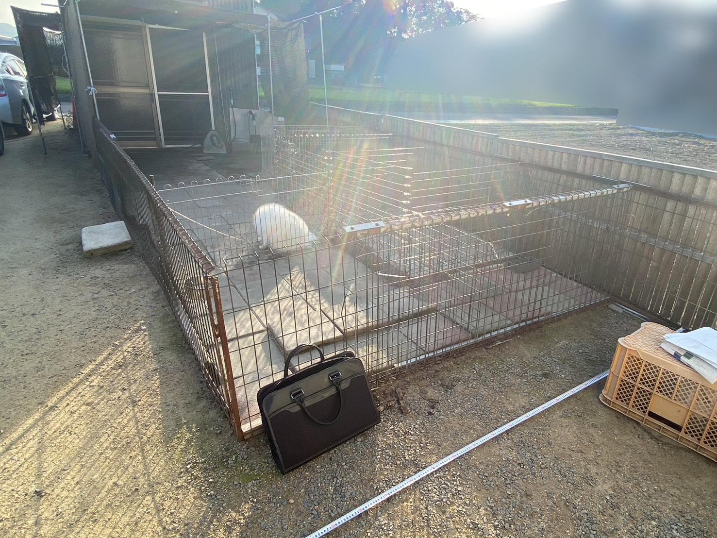 【香川県観音寺市・犬のブリーダーさんＫ様邸】フェンス工事、本日着工👷 (株)カインズガーデン｜香川県の庭リフォーム工事