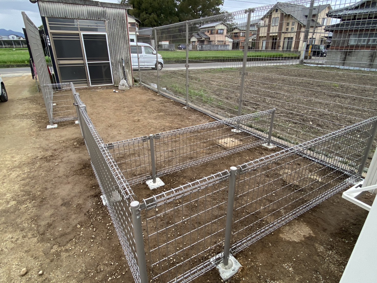 【香川県観音寺市・犬のブリーダーさんＫ様邸】ワンちゃん用フェンス工事完了 (株)カインズガーデン｜香川のエクステリア工事，庭リフォーム工事