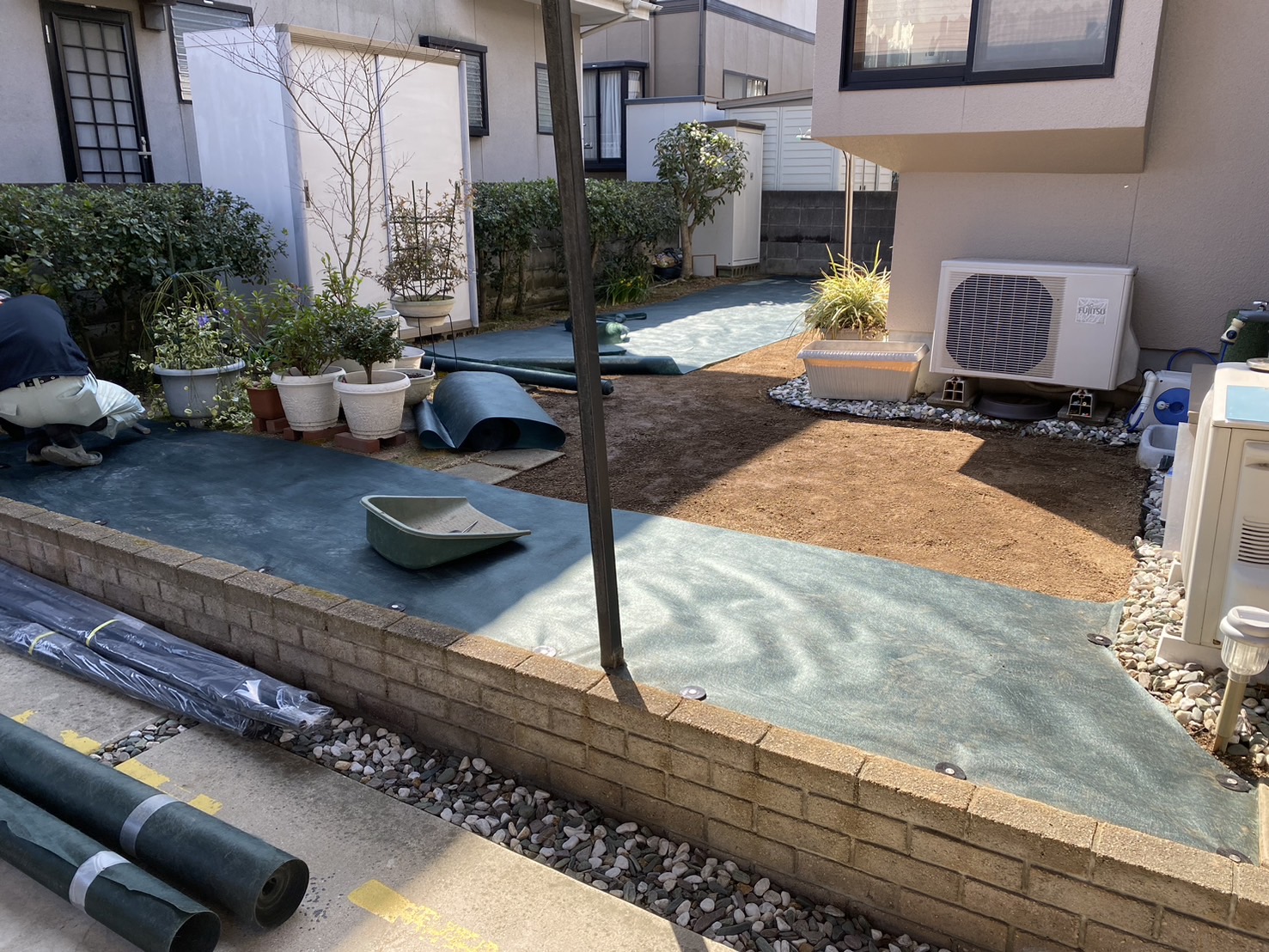 【香川県・国分寺町Ｉ様邸】天然芝撤去完了／防草シートで雑草対策 (株)カインズガーデン｜香川の雑草対策，庭リフォーム工事