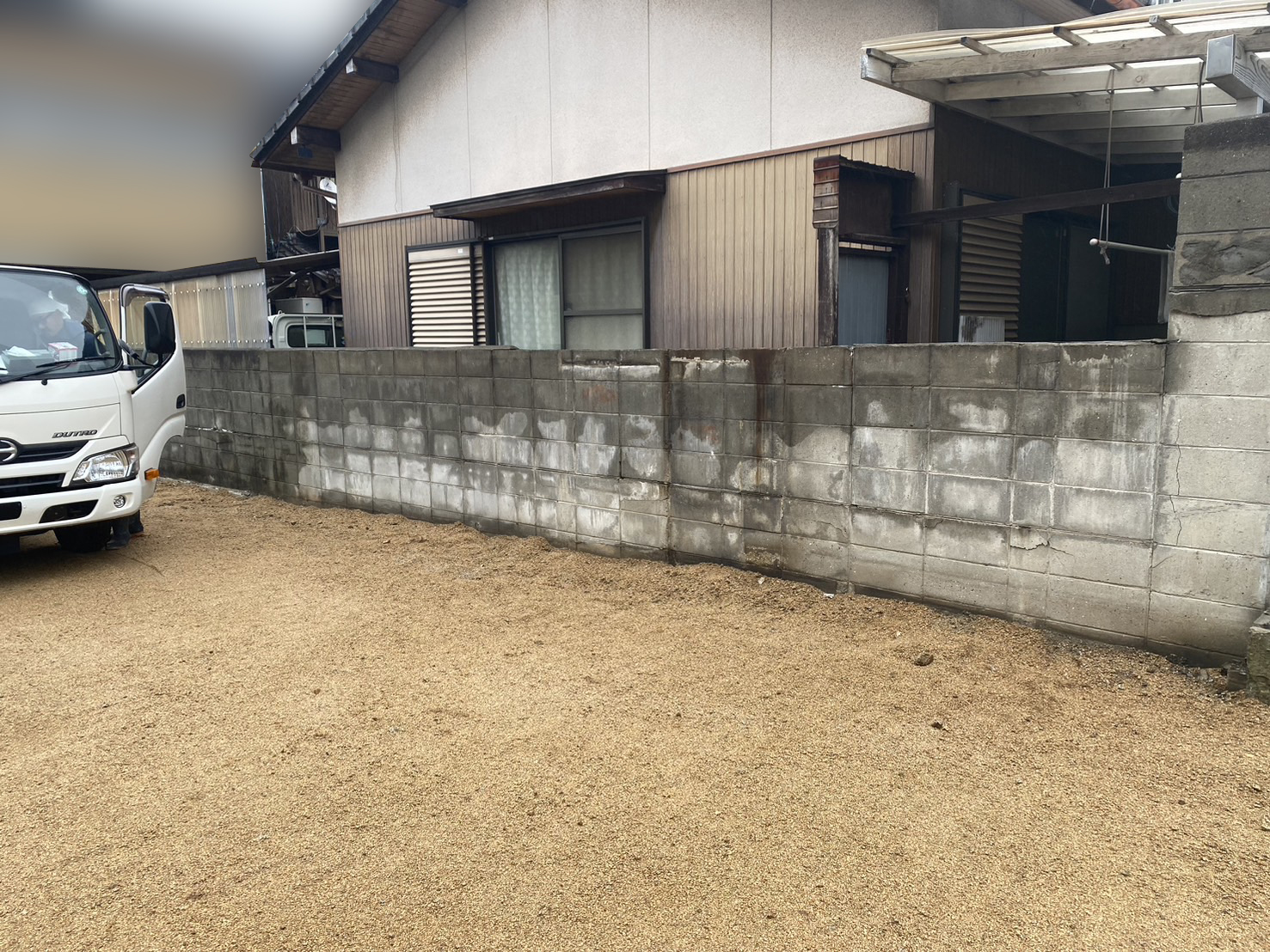 【香川県坂出市Ｍ様邸】ブロック塀撤去・フェンス工事、本日着工⛑ (株)カインズガーデン｜香川の庭リフォーム工事，庭仕舞い