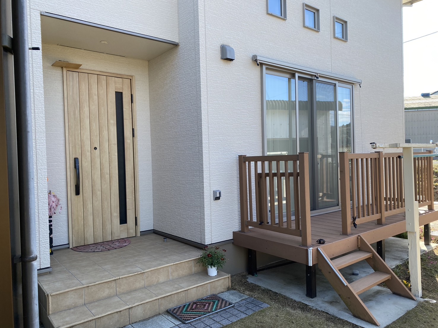 【香川県・綾川町Ｋ様邸】テラス屋根の設置工事、本日着工⛑ (株)カインズガーデン｜香川県のエクステリア工事，庭リフォーム工事