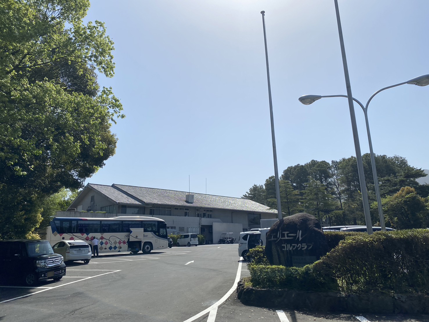 【香川県三豊市・エリエールゴルフクラブ香川様】物置２台設置工事、本日着工⛑ (株)カインズガーデン｜エクステリア工事，庭リフォーム工事