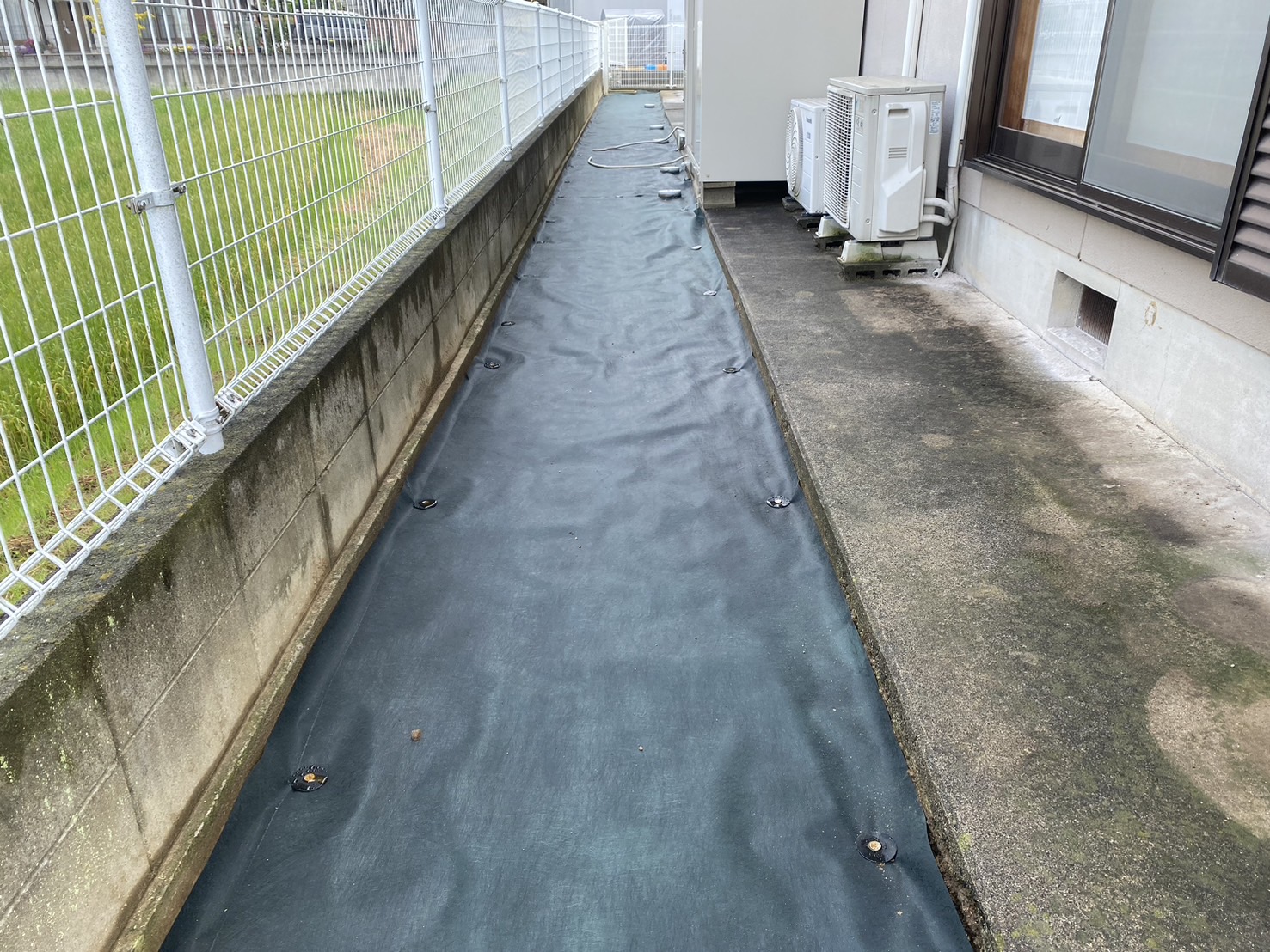 【香川県・綾川町Ｈ様邸】裏庭含め鋤取り・防草シート・型枠準備 (株)カインズガーデン｜香川県の雑草対策，庭リフォーム工事，庭仕舞い