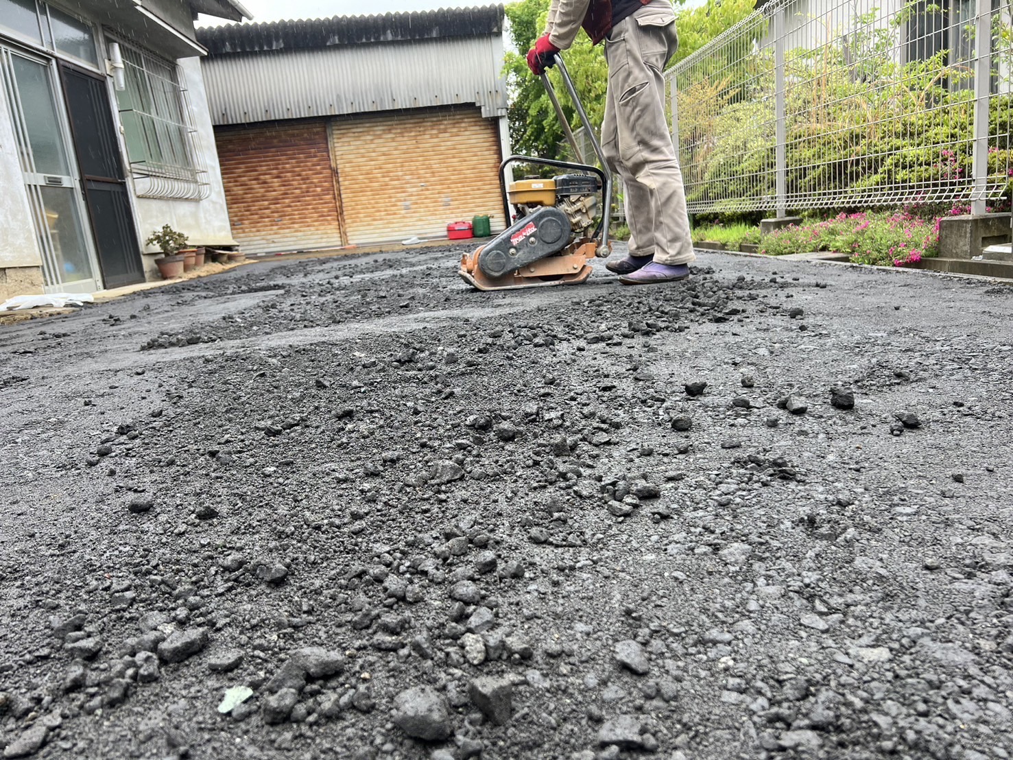 【香川県高松市Ｋ様邸二期】水捌け解消！路盤工事㊗完工 (株)カインズガーデン｜香川の庭リフォーム工事，庭仕舞い，修繕工事