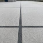 【香川県坂出市Ｍ様邸】タイル完了✨雑草対策の防草シートと砂利施工中 (株)カインズガーデン｜香川の庭リフォーム工事，庭仕舞い