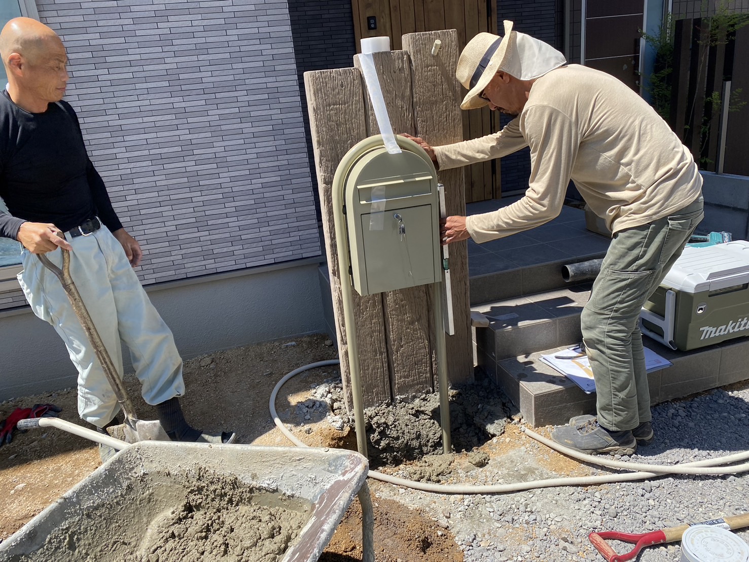 【香川県Ａ様邸】境界ブロック・２回目土間ＯＫ！玄関周りオシャレに♪ (株)カインズガーデン｜香川の外構エクステリア工事