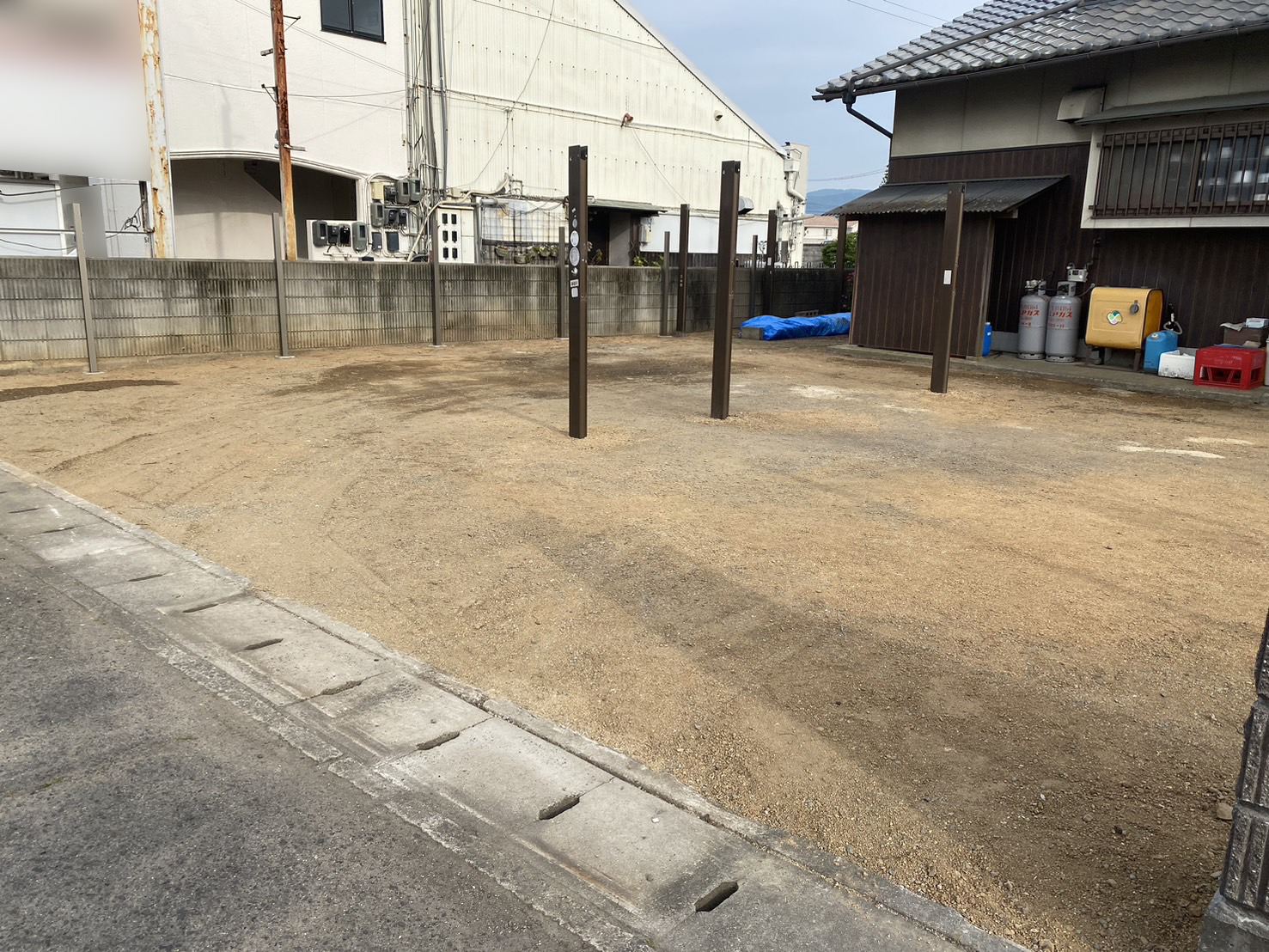 【香川県観音寺市Ｍ様邸】フェンスやカーポートの柱・柱・柱建て！ (株)カインズガーデン｜香川の庭リフォーム工事，庭仕舞い