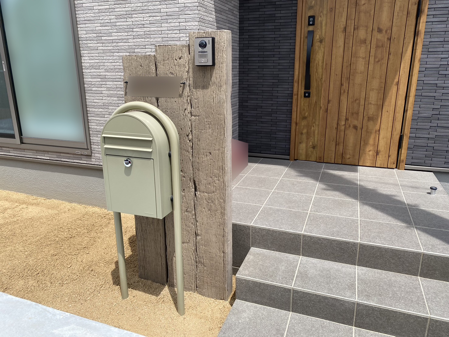 【香川県Ａ様邸】駐車場・雑草対策、境界フェンス・おしゃれな玄関周り✨外構エクステリア工事㊗完工 (株)カインズガーデン