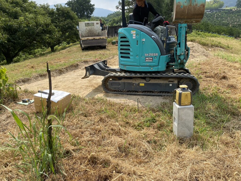 【香川県三豊市財田町Ｏ様】栗農場にガレージ２連棟設置、本日着工⛑ (株)カインズガーデン｜香川県のエクステリア工事，物置工事