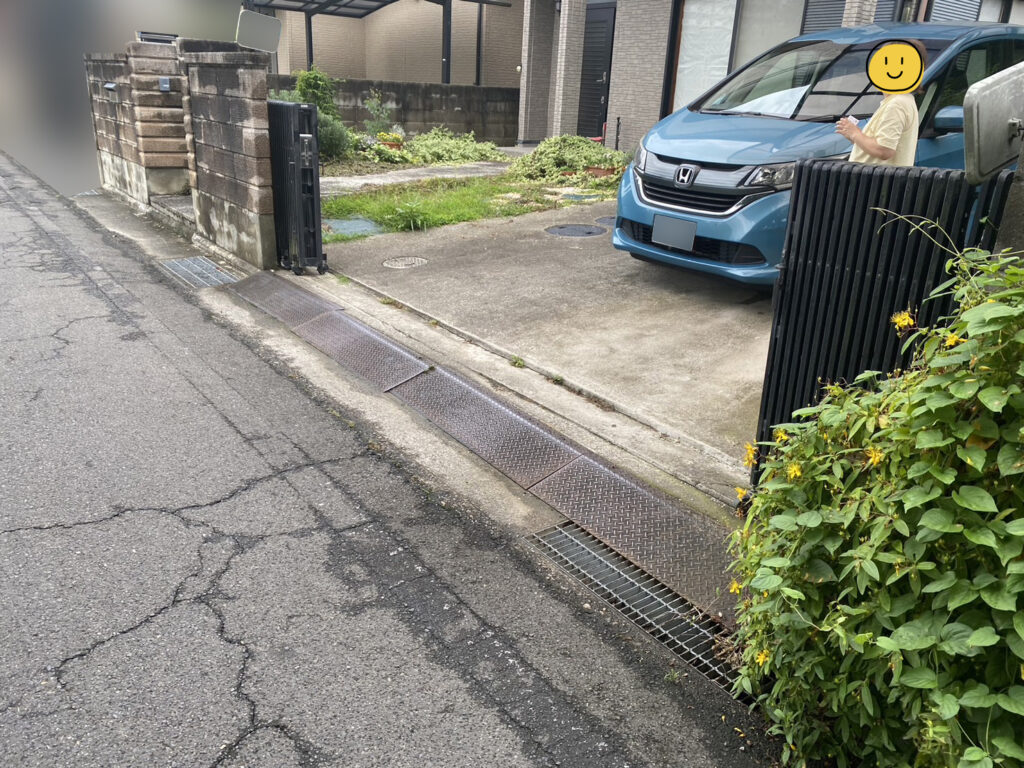 【香川県高松市Ｕ様邸】ブロック塀撤去＆雑草撤去で駐車場拡張工事、本日着工⛑ (株)カインズガーデン｜香川県の庭リフォーム工事，庭仕舞い