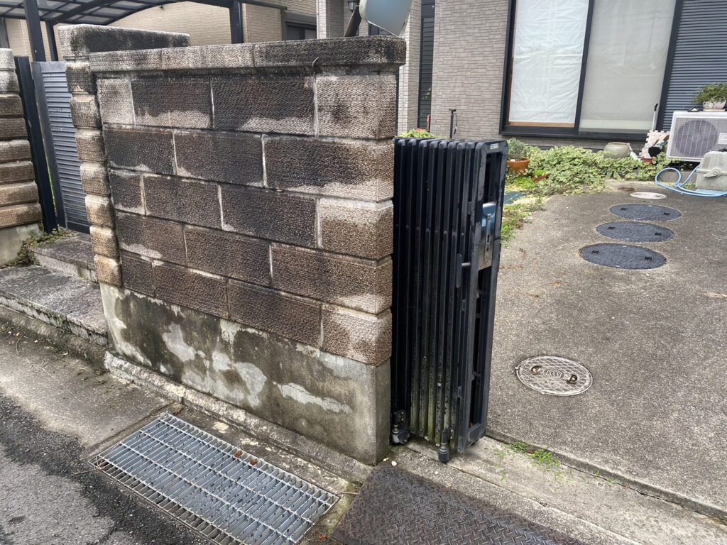 【香川県高松市Ｕ様邸】ブロック塀撤去＆雑草撤去で駐車場拡張工事、本日着工⛑ (株)カインズガーデン｜香川県の庭リフォーム工事，庭仕舞い