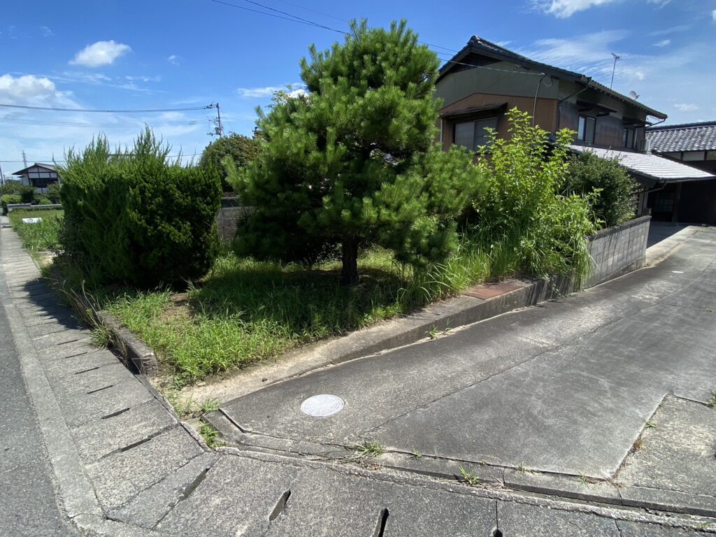 【香川県・綾川町ＫＵ様邸】庭木植栽・雑草・石垣等、撤去工事着工⛑ (株)カインズガーデン｜香川の庭リフォーム工事，庭仕舞い