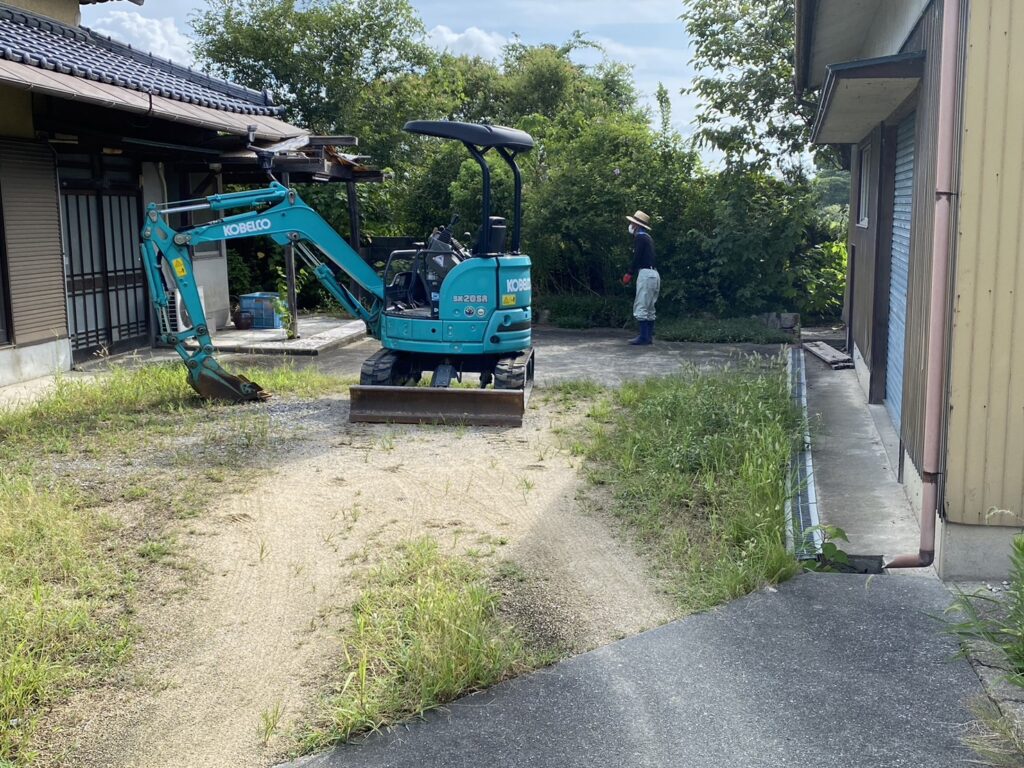 【香川県・綾川町ＫＵ様邸】庭木植栽・雑草・石垣等、撤去工事着工⛑ (株)カインズガーデン｜香川の庭リフォーム工事，庭仕舞い