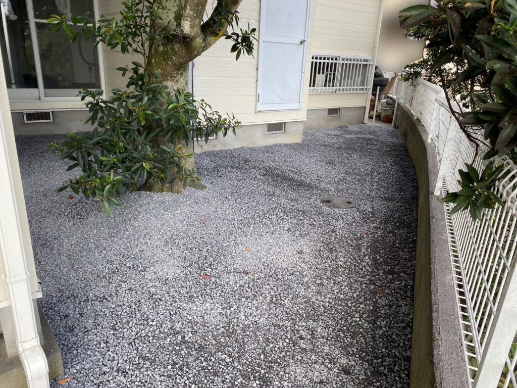 【高松市ＴＫ様邸】雑草対策工事㊗完工✨裏庭スッキリお手入れ要らず♪ (株)カインズガーデン｜香川県の庭リフォーム工事，庭仕舞い