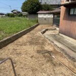【香川県・綾川町ＫＵ様邸】庭リフォーム工事完工直前♪ 建物養生・土留めブロック・土を綺麗に✨ (株)カインズガーデン｜香川県の庭仕舞い