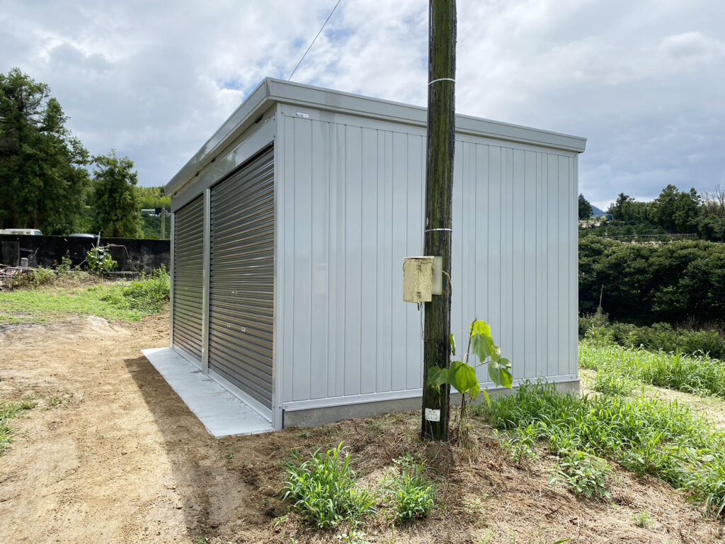 【香川県三豊市財田町Ｏ様】頑丈✊頼れるガレージ２連棟 in栗農場 ㊗完工 (株)カインズガーデン｜香川の物置・エクステリア工事