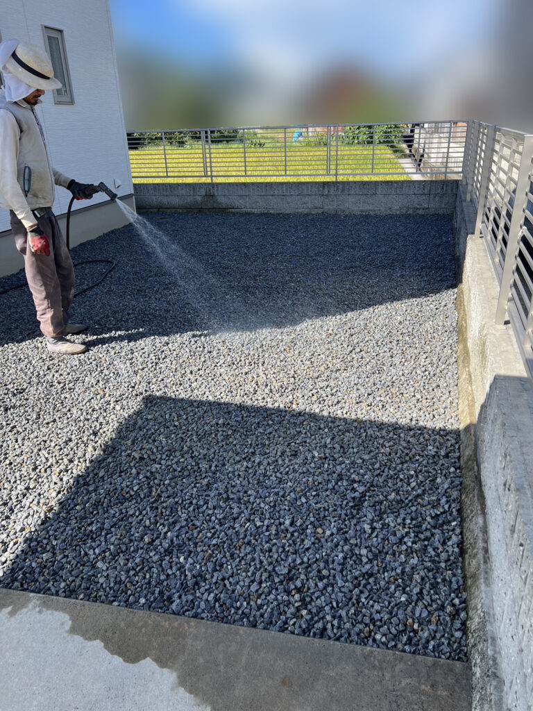 【高松市Ｔ様邸❷】裏庭も雑草対策✨防草シートと砂利敷き㊗完工 (株)カインズガーデン｜香川県の庭リフォーム工事，庭仕舞い