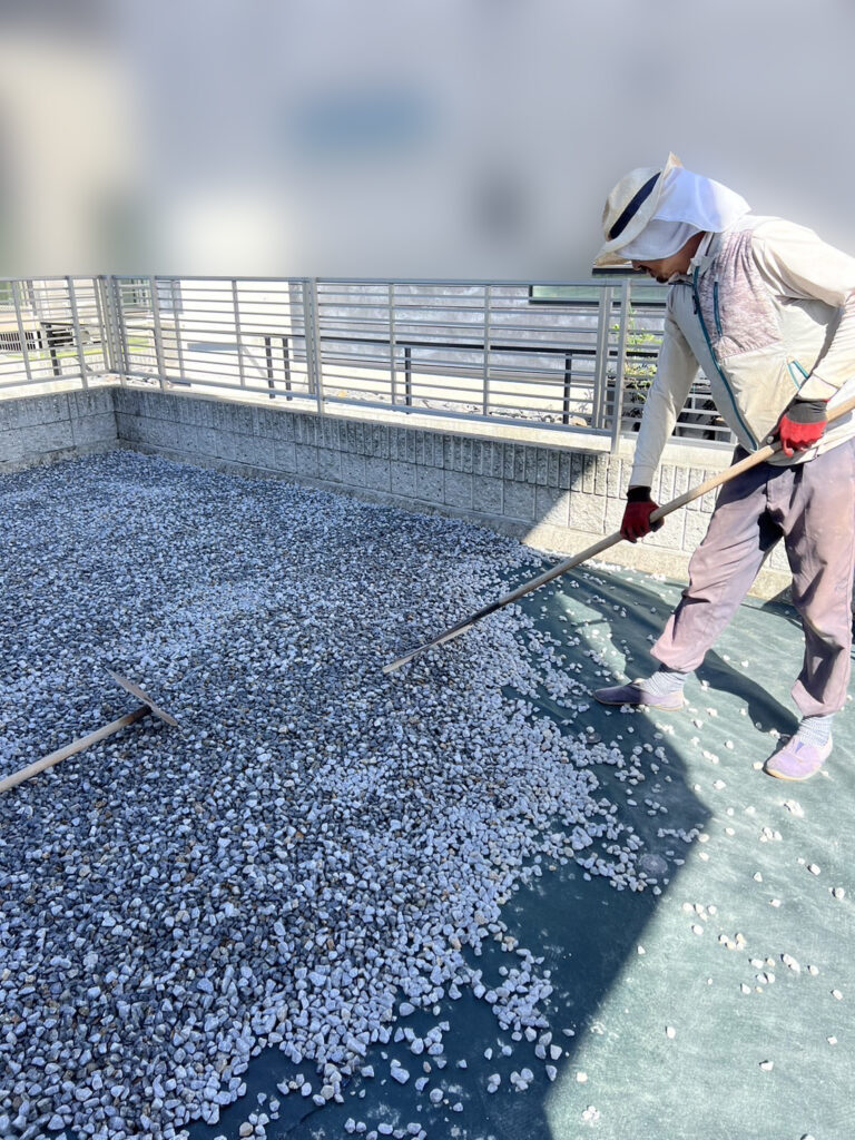 【高松市Ｔ様邸❷】裏庭も雑草対策✨防草シートと砂利敷き㊗完工 (株)カインズガーデン｜香川県の庭リフォーム工事，庭仕舞い