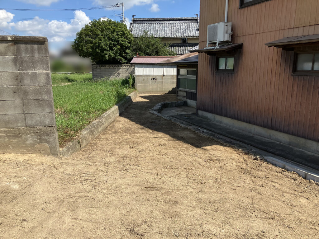 【綾川町ＫＵ様邸】庭木や植栽・雑草撤去でスッキリ✨庭リフォーム工事㊗完工 (株)カインズガーデン｜香川県の庭仕舞い工事，雑草対策