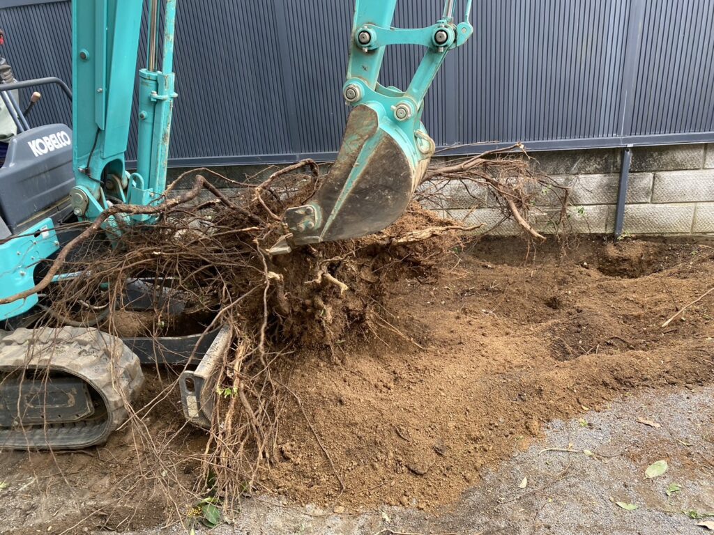 【高松市Ｍ様邸】庭木・植栽・花壇等を撤去しスッキリ庭仕舞い✨昨日着工⛑ (株)カインズガーデン｜香川県の庭リフォーム工事