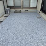 【高松市ＯＢ様・Ａ様邸】裏庭砂利敷き・正面土間コンクリート準備 (株)カインズガーデン｜香川の雑草対策，庭リフォーム工事
