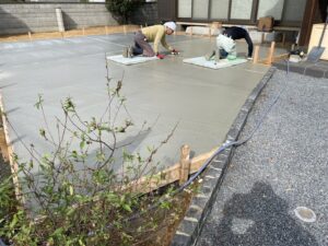 【高松市ＯＢ様・Ａ様邸】土間コンクリート打設と雑草対策仕上げの最終日☆ (株)カインズガーデン｜香川県の庭仕舞い工事