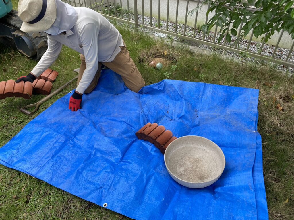 【香川県高松市Ｎ様邸】天然芝・庭木撤去し雑草対策，ハムちゃんお墓移設，テラス設置等の庭リフォーム工事着工⛑ (株)カインズガーデン