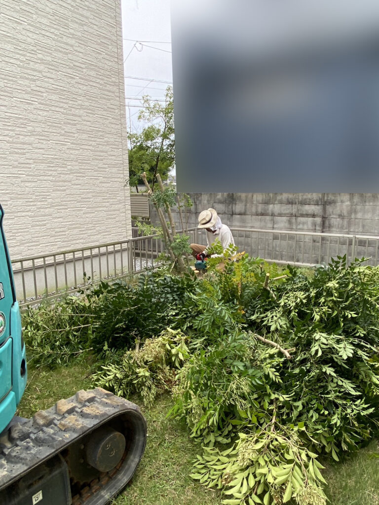 【香川県高松市Ｎ様邸】天然芝・庭木撤去し雑草対策，ハムちゃんお墓移設，テラス設置等の庭リフォーム工事着工⛑ (株)カインズガーデン