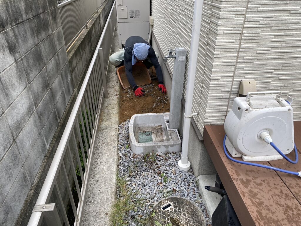 【香川県高松市Ｎ様邸】天然芝・庭木撤去し雑草対策，ハムちゃんお墓移設，テラス設置等の庭リフォーム工事着工⛑ (株)カインズガーデン